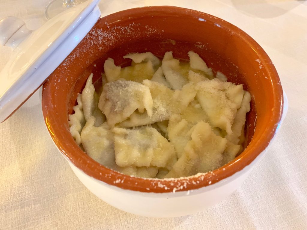 Tortelli Cremaschi presentati nella cocottina