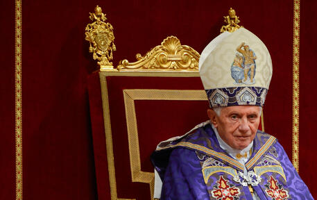 "I funerali del Papa emerito si svolgeranno il 5 gennaio in Piazza San Pietro e a presiederli sarà Papa Francesco". Lo ha detto il portavoce vaticano, Matteo Bruni, nel corso di un briefing nella sala stampa della Santa Sede