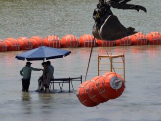 Barriera galleggiante lungo il Rio Grande