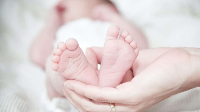 pexels-rene-asmussen-325690 Depressione post partum baby blues