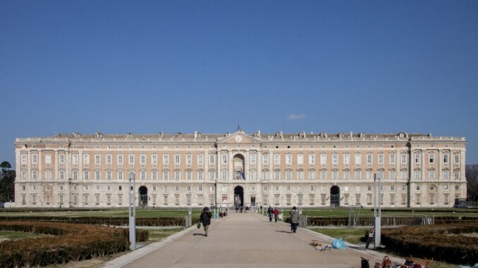 https://www.vocenews.it/wp-content/uploads/2023/11/Reggia-di-Caserta_VoceNews.jpg