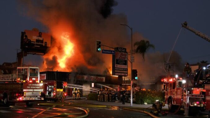 Incendio Hollywood autozone Incendio Hollywood autozone
