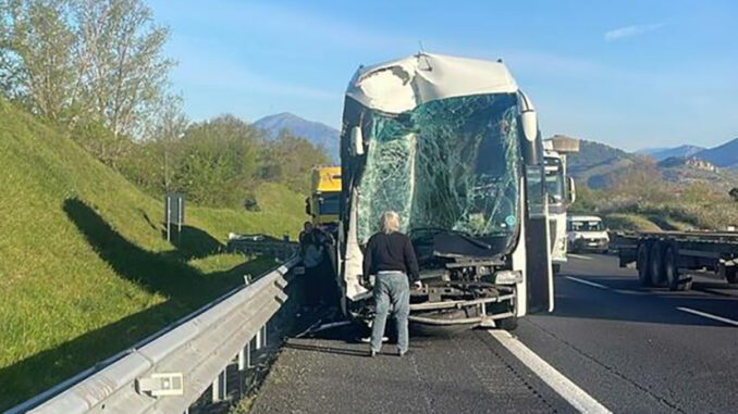 frosinone incidente bus frosinone incidente bus