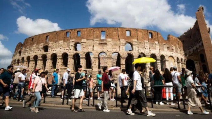 turista colosseo turista colosseo