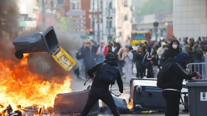 Francia studenti scontri